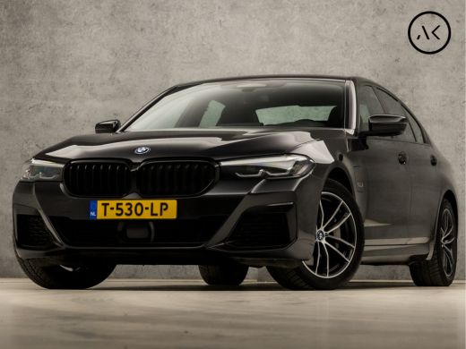 BMW 5 Serie 530e xDrive M Sport 293Pk Automaat (APPLE CARPLAY, M PAKKET, ADAPTIVE CRUISE, SFEERVERLICHTING, S... BMW 5 Serie 530e xDrive M Sport 293Pk Automaat (APPLE CARPLAY, M PAKKET, ADAPTIVE CRUISE, SFEERVERLICHTING, S...