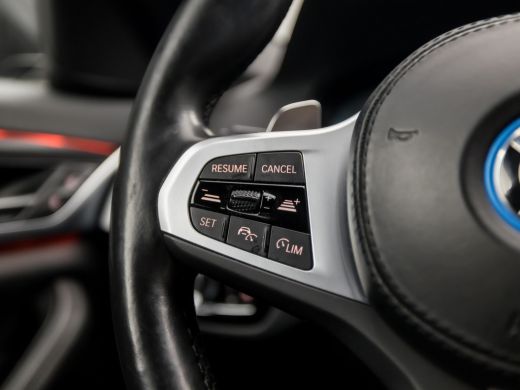 BMW 5 Serie 530e xDrive M Sport 293Pk Automaat (APPLE CARPLAY, M PAKKET, ADAPTIVE CRUISE, SFEERVERLICHTING, S... ActivLease financial lease