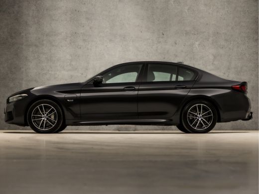 BMW 5 Serie 530e xDrive M Sport 293Pk Automaat (APPLE CARPLAY, M PAKKET, ADAPTIVE CRUISE, SFEERVERLICHTING, S... ActivLease financial lease