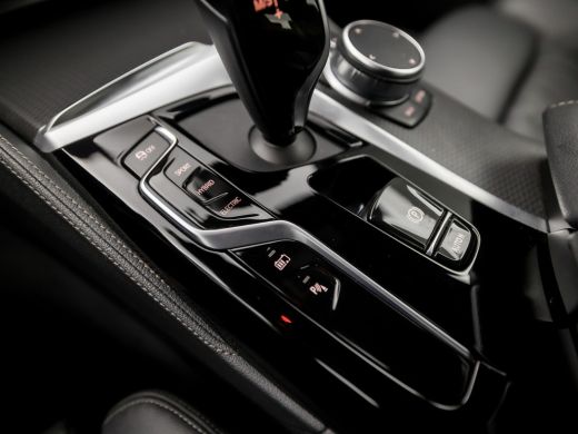 BMW 5 Serie 530e xDrive M Sport 293Pk Automaat (APPLE CARPLAY, M PAKKET, ADAPTIVE CRUISE, SFEERVERLICHTING, S... ActivLease financial lease