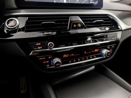 BMW 5 Serie 530e xDrive M Sport 293Pk Automaat (APPLE CARPLAY, M PAKKET, ADAPTIVE CRUISE, SFEERVERLICHTING, S... ActivLease financial lease