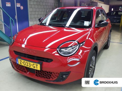 Fiat 600E Fiat RED 54 kWh / Parkeersensoren / Climate Control / LED / Keyless Start /