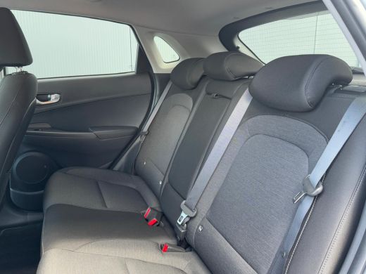 Hyundai KONA Electric Hyundai 64 kWh 204pk Pure | LED | Camera | Climate | Carplay | Keyless | Navigatie | 17" Lichtmet... ActivLease financial lease