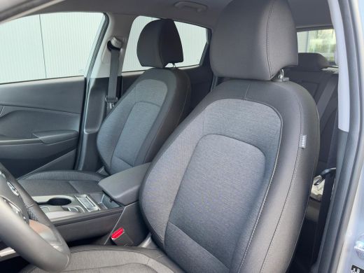 Hyundai KONA Electric Hyundai 64 kWh 204pk Pure | LED | Camera | Climate | Carplay | Keyless | Navigatie | 17" Lichtmet... ActivLease financial lease