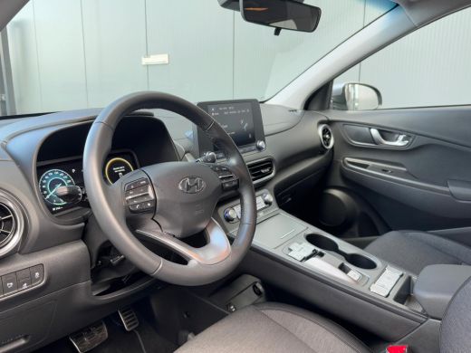 Hyundai KONA Electric Hyundai 64 kWh 204pk Pure | LED | Camera | Climate | Carplay | Keyless | Navigatie | 17" Lichtmet... ActivLease financial lease