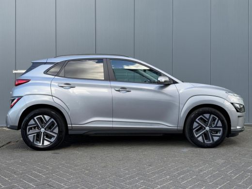 Hyundai KONA Electric Hyundai 64 kWh 204pk Pure | LED | Camera | Climate | Carplay | Keyless | Navigatie | 17" Lichtmet... ActivLease financial lease
