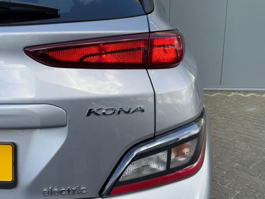 Hyundai KONA Electric Hyundai 64 kWh 204pk Pure | LED | Camera | Climate | Carplay | Keyless | Navigatie | 17" Lichtmet... ActivLease financial lease