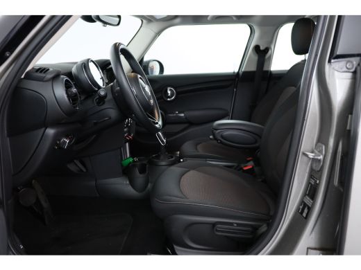 Mini Mini 1.5 Cooper Business Edition Navigatie | Automaat | Climate control | Cruise control | Dealer onde... ActivLease financial lease