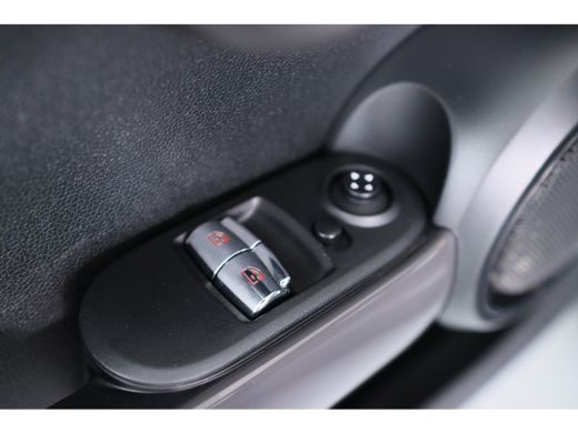 Mini Mini 1.5 One First | Dealer Onderhouden! | Airco | Parkeersensoren | Lichtmetalen Velgen | Bluetooth |... ActivLease financial lease