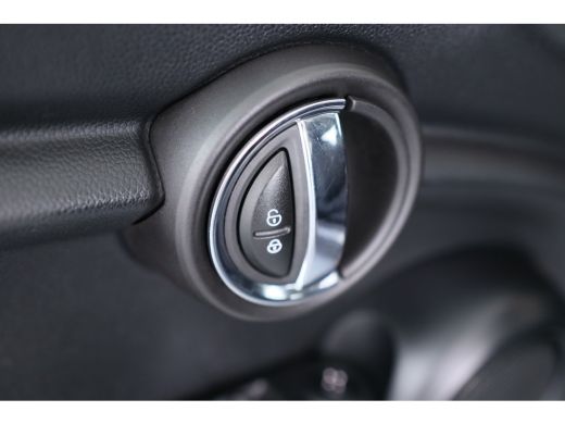 Mini Mini 1.5 One First | Dealer Onderhouden! | Airco | Parkeersensoren | Lichtmetalen Velgen | Bluetooth |... ActivLease financial lease