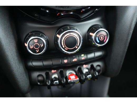 Mini Mini 1.5 One First | Dealer Onderhouden! | Airco | Parkeersensoren | Lichtmetalen Velgen | Bluetooth |... ActivLease financial lease