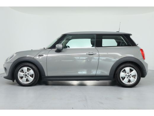 Mini Mini 1.5 One First | Dealer Onderhouden! | Airco | Parkeersensoren | Lichtmetalen Velgen | Bluetooth |... ActivLease financial lease