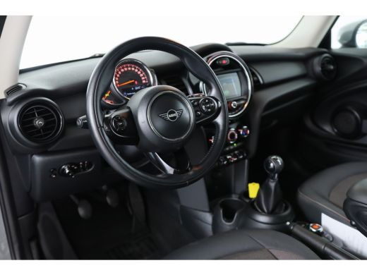 Mini Mini 1.5 One First | Dealer Onderhouden! | Airco | Parkeersensoren | Lichtmetalen Velgen | Bluetooth |... ActivLease financial lease