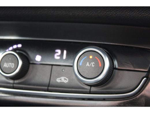 Opel Corsa 1.2 Elegance / Parkeersensoren / Climate Control / Carplay / 16'' LMV / ActivLease financial lease