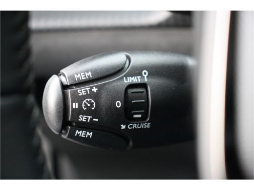 Peugeot 2008 1.2 PURETECH 100PK ALLURE PACK | Achteruitrijcamera | Achteruitrijcamera | Airco (automatisch) ActivLease financial lease