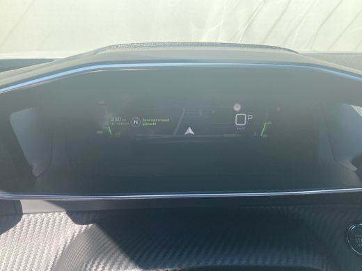 Peugeot 2008 1.2 PureTech GT Pack | Achteruitrijcamera | Cruise control adaptief met Stop&Go en stuurhulp | DA... ActivLease financial lease
