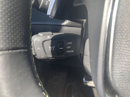 Peugeot 2008 1.2 PureTech GT Pack | Achteruitrijcamera | Cruise control adaptief met Stop&Go en stuurhulp | DA... ActivLease financial lease