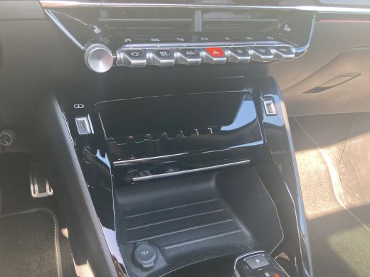 Peugeot 2008 1.2 PureTech GT Pack | Achteruitrijcamera | Cruise control adaptief met Stop&Go en stuurhulp | DA... ActivLease financial lease