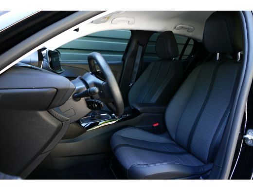 Peugeot 208 1.2 PURETECH 100PK 5-DRS ALLURE / NAVI / LED / CLIMA / PDC / 16"LMV / CAMERA / WINTERPAKKET / BLU... ActivLease financial lease