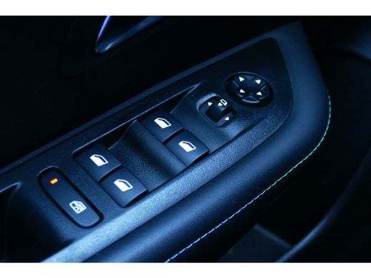 Peugeot 208 1.2 PURETECH 100PK 5-DRS ALLURE / NAVI / LED / CLIMA / PDC / 16"LMV / CAMERA / WINTERPAKKET / BLU... ActivLease financial lease