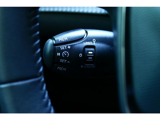 Peugeot 208 1.2 PURETECH 100PK 5-DRS ALLURE / NAVI / LED / CLIMA / PDC / 16"LMV / CAMERA / WINTERPAKKET / BLU... ActivLease financial lease