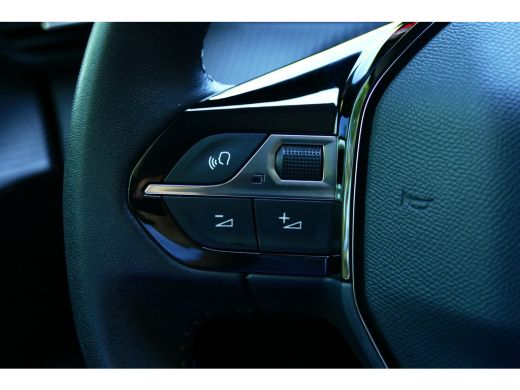 Peugeot 208 1.2 PURETECH 100PK 5-DRS ALLURE / NAVI / LED / CLIMA / PDC / 16"LMV / CAMERA / WINTERPAKKET / BLU... ActivLease financial lease