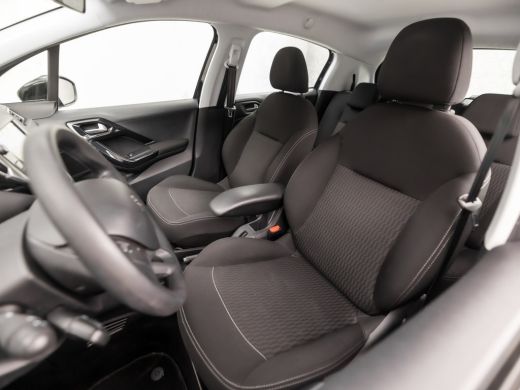 Peugeot 208 1.2 PureTech Sport (NAVIGATIE, CRUISE, ELEK RAMEN, SPORTSTOELEN, ARMSTEUN, BLUETOOTH, NIEUWE APK,... ActivLease financial lease