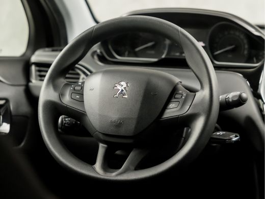 Peugeot 208 1.2 PureTech Sport (NAVIGATIE, CRUISE, ELEK RAMEN, SPORTSTOELEN, ARMSTEUN, BLUETOOTH, NIEUWE APK,... ActivLease financial lease