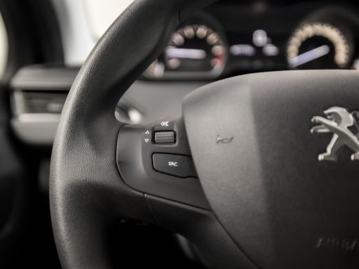 Peugeot 208 1.2 PureTech Sport (NAVIGATIE, CRUISE, ELEK RAMEN, SPORTSTOELEN, ARMSTEUN, BLUETOOTH, NIEUWE APK,... ActivLease financial lease