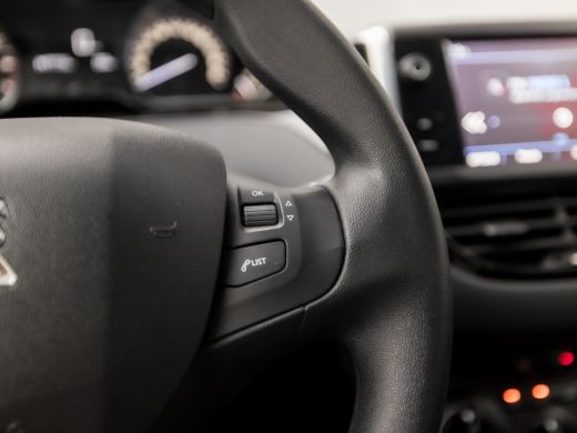 Peugeot 208 1.2 PureTech Sport (NAVIGATIE, CRUISE, ELEK RAMEN, SPORTSTOELEN, ARMSTEUN, BLUETOOTH, NIEUWE APK,... ActivLease financial lease