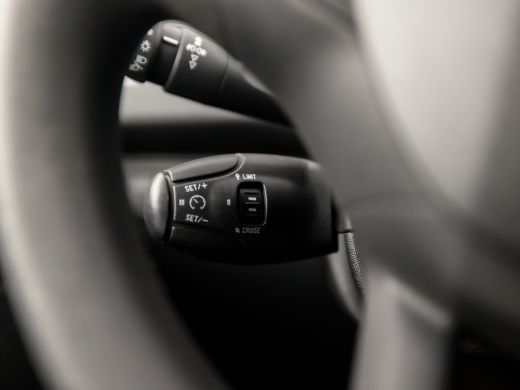 Peugeot 208 1.2 PureTech Sport (NAVIGATIE, CRUISE, ELEK RAMEN, SPORTSTOELEN, ARMSTEUN, BLUETOOTH, NIEUWE APK,... ActivLease financial lease