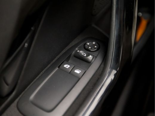 Peugeot 208 1.2 PureTech Sport (NAVIGATIE, CRUISE, ELEK RAMEN, SPORTSTOELEN, ARMSTEUN, BLUETOOTH, NIEUWE APK,... ActivLease financial lease