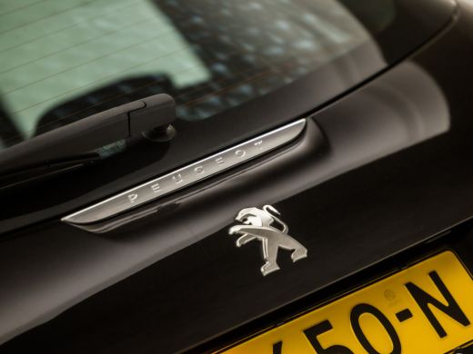 Peugeot 208 1.2 PureTech Sport (NAVIGATIE, CRUISE, ELEK RAMEN, SPORTSTOELEN, ARMSTEUN, BLUETOOTH, NIEUWE APK,... ActivLease financial lease