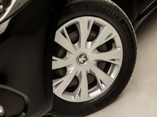 Peugeot 208 1.2 PureTech Sport (NAVIGATIE, CRUISE, ELEK RAMEN, SPORTSTOELEN, ARMSTEUN, BLUETOOTH, NIEUWE APK,... ActivLease financial lease