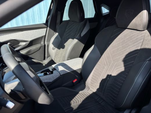 Peugeot 3008 Peugeot Hybrid 136pk GT Airco | 360 °C Camera | Alcantara bekleding | Apple Carlplay/ Android Aut... ActivLease financial lease