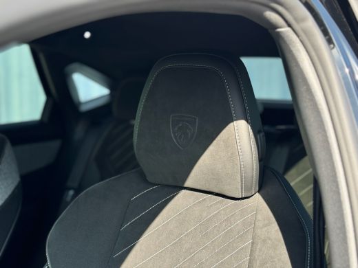 Peugeot 3008 Peugeot Hybrid 136pk GT Airco | 360 °C Camera | Alcantara bekleding | Apple Carlplay/ Android Aut... ActivLease financial lease
