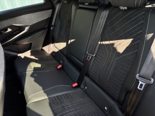 Peugeot 3008 Peugeot Hybrid 136pk GT Airco | 360 °C Camera | Alcantara bekleding | Apple Carlplay/ Android Aut... ActivLease financial lease