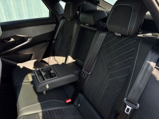 Peugeot 3008 Peugeot Hybrid 136pk GT Airco | 360 °C Camera | Alcantara bekleding | Apple Carlplay/ Android Aut... ActivLease financial lease