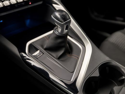 Peugeot 5008 1.2 PureTech Sport 7 Persoons (APPLE CARPLAY, GROOT NAVI, GETINT GLAS, DAB+, SPORTSTOELEN, PARKEE... ActivLease financial lease