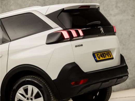 Peugeot 5008 1.2 PureTech Sport 7 Persoons (APPLE CARPLAY, GROOT NAVI, GETINT GLAS, DAB+, SPORTSTOELEN, PARKEE... ActivLease financial lease