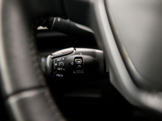 Peugeot 5008 1.2 PureTech Sport 7 Persoons (APPLE CARPLAY, GROOT NAVI, TREKHAAK, SPORTSTOELEN, PARKEERSENSOREN... ActivLease financial lease