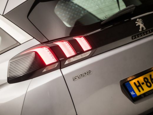 Peugeot 5008 1.2 PureTech Sport 7 Persoons (APPLE CARPLAY, GROOT NAVI, TREKHAAK, SPORTSTOELEN, PARKEERSENSOREN... ActivLease financial lease