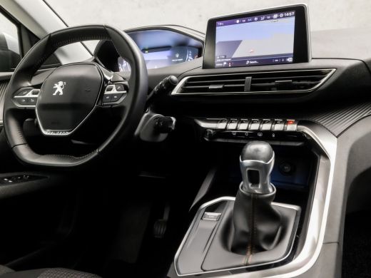 Peugeot 5008 1.2 PureTech Sport 7 Persoons (APPLE CARPLAY, GROOT NAVI, TREKHAAK, SPORTSTOELEN, PARKEERSENSOREN... ActivLease financial lease