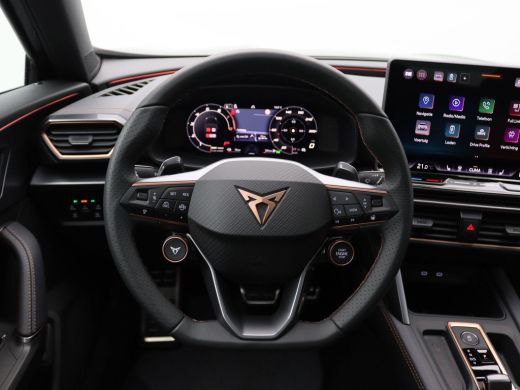 Seat Formentor 1.5 TSI e-Hybrid VZ Performance 272PK DSG matrix led, trekhaak, schuif-kanteldak, vollederen bekl... ActivLease financial lease