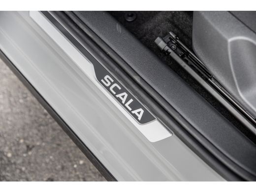 Skoda Scala ŠKODA Monte Carlo | Achteruitrijcamera | Chromen raamlijsten | Cruise control met speedlimiter ActivLease financial lease