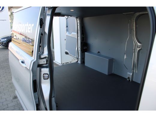 Volkswagen E-Transporter 64 kWh 218 PK | BPM VRIJ | Style Intro | L2 | Trekhaak | Sidebars | PDC | Camera | Navi | ACC | A... ActivLease financial lease