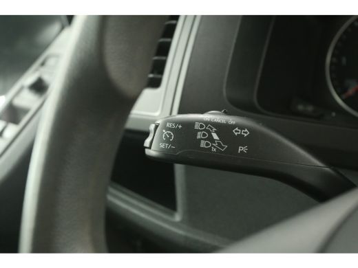 Volkswagen Transporter 2.0 TDI L2H1 140PK Airco Carplay Cruise Navigatie PDC Imperiaal Elektrpakket Trekhaak ActivLease financial lease