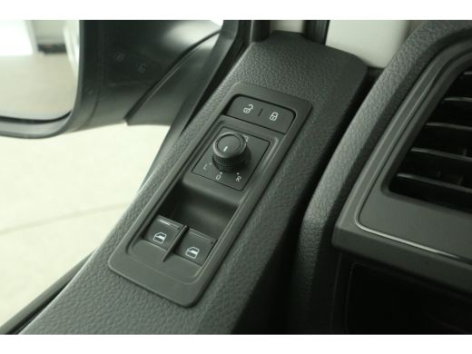 Volkswagen Transporter 2.0 TDI L2H1 140PK Airco Carplay Cruise Navigatie PDC Imperiaal Elektrpakket Trekhaak ActivLease financial lease