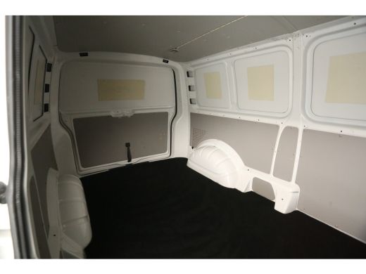 Volkswagen Transporter 2.0 TDI L2H1 140PK Airco Carplay Cruise Navigatie PDC Imperiaal Elektrpakket Trekhaak ActivLease financial lease