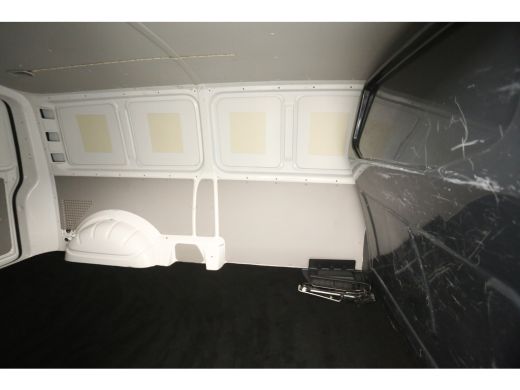 Volkswagen Transporter 2.0 TDI L2H1 140PK Airco Carplay Cruise Navigatie PDC Imperiaal Elektrpakket Trekhaak ActivLease financial lease